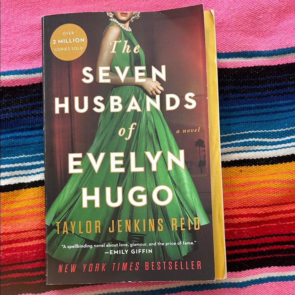 The seven Husbands of Evelyn Hugo by Taylor Jenkins Reid - paperback
